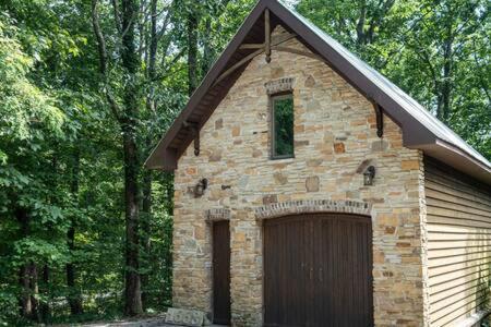 Cozy 2 Bedroom Cabin Nestled In Wooded Hideaway Monterey Exterior foto