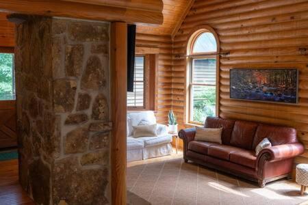 Cozy 2 Bedroom Cabin Nestled In Wooded Hideaway Monterey Exterior foto
