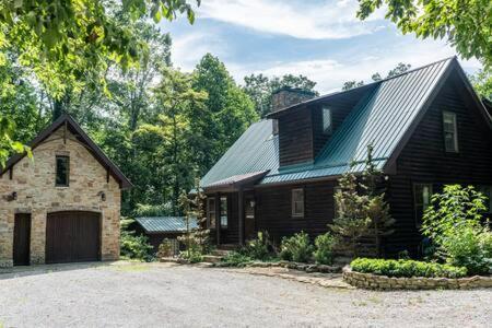 Cozy 2 Bedroom Cabin Nestled In Wooded Hideaway Monterey Exterior foto