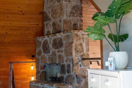 Cozy 2 Bedroom Cabin Nestled In Wooded Hideaway Monterey Exterior foto