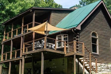 Cozy 2 Bedroom Cabin Nestled In Wooded Hideaway Monterey Exterior foto