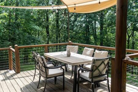 Cozy 2 Bedroom Cabin Nestled In Wooded Hideaway Monterey Exterior foto