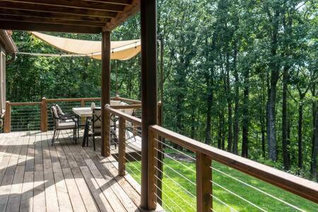 Cozy 2 Bedroom Cabin Nestled In Wooded Hideaway Monterey Exterior foto